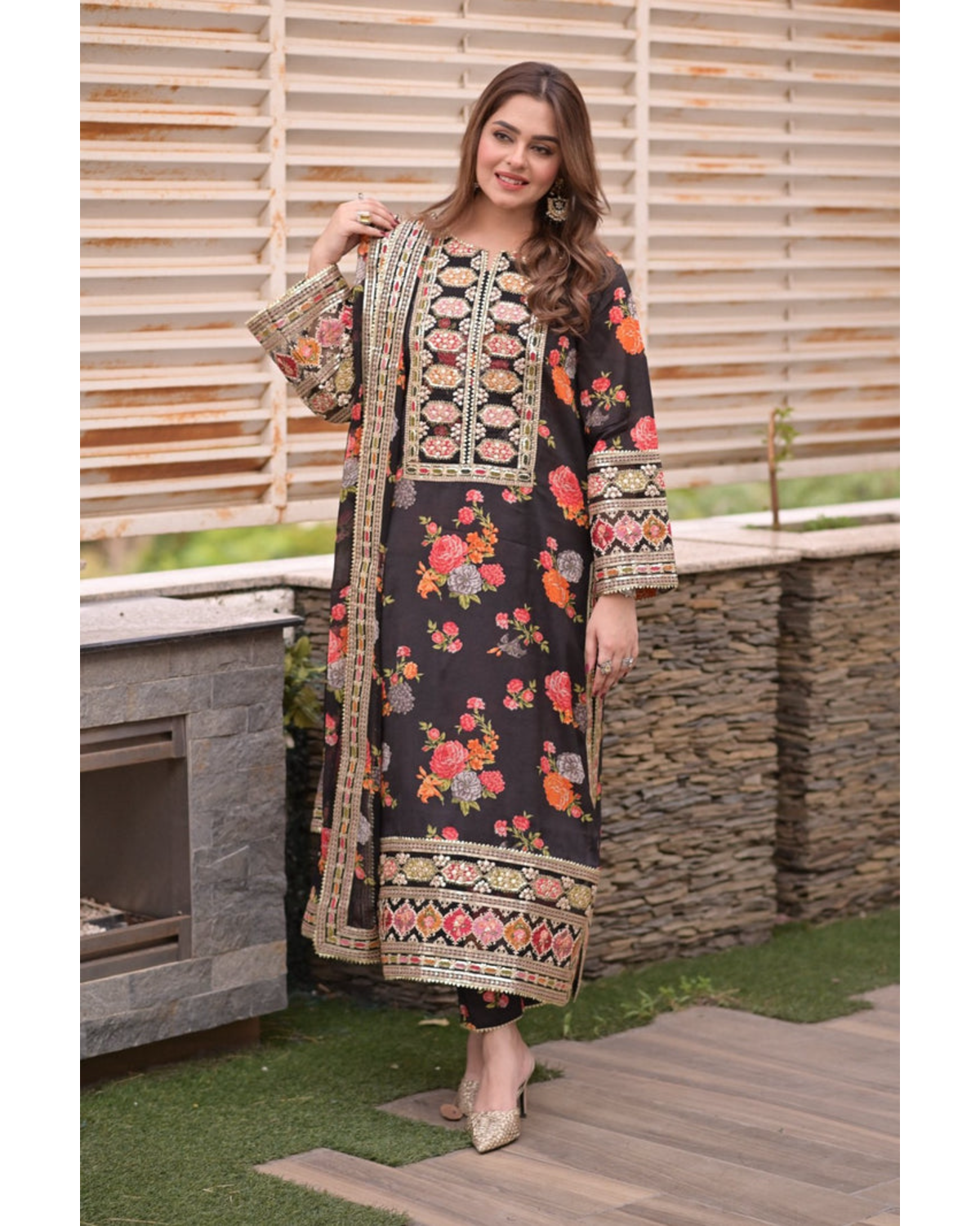 Aneela's Versatile Black Shamooz Silk